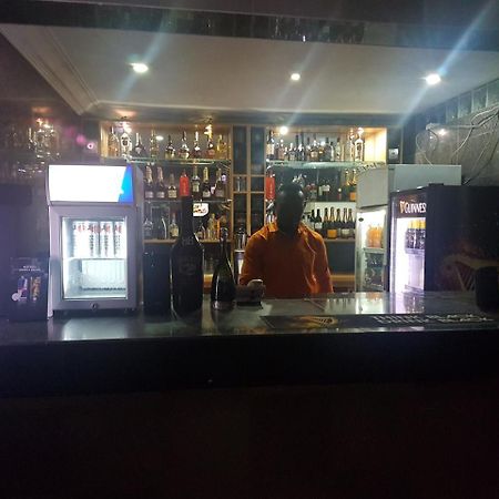 Chamcce Hotel Ajao Lagos Esterno foto