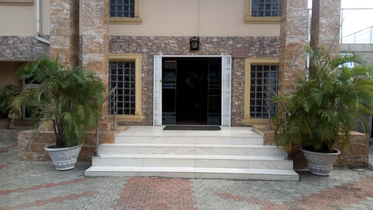 Chamcce Hotel Ajao Lagos Esterno foto