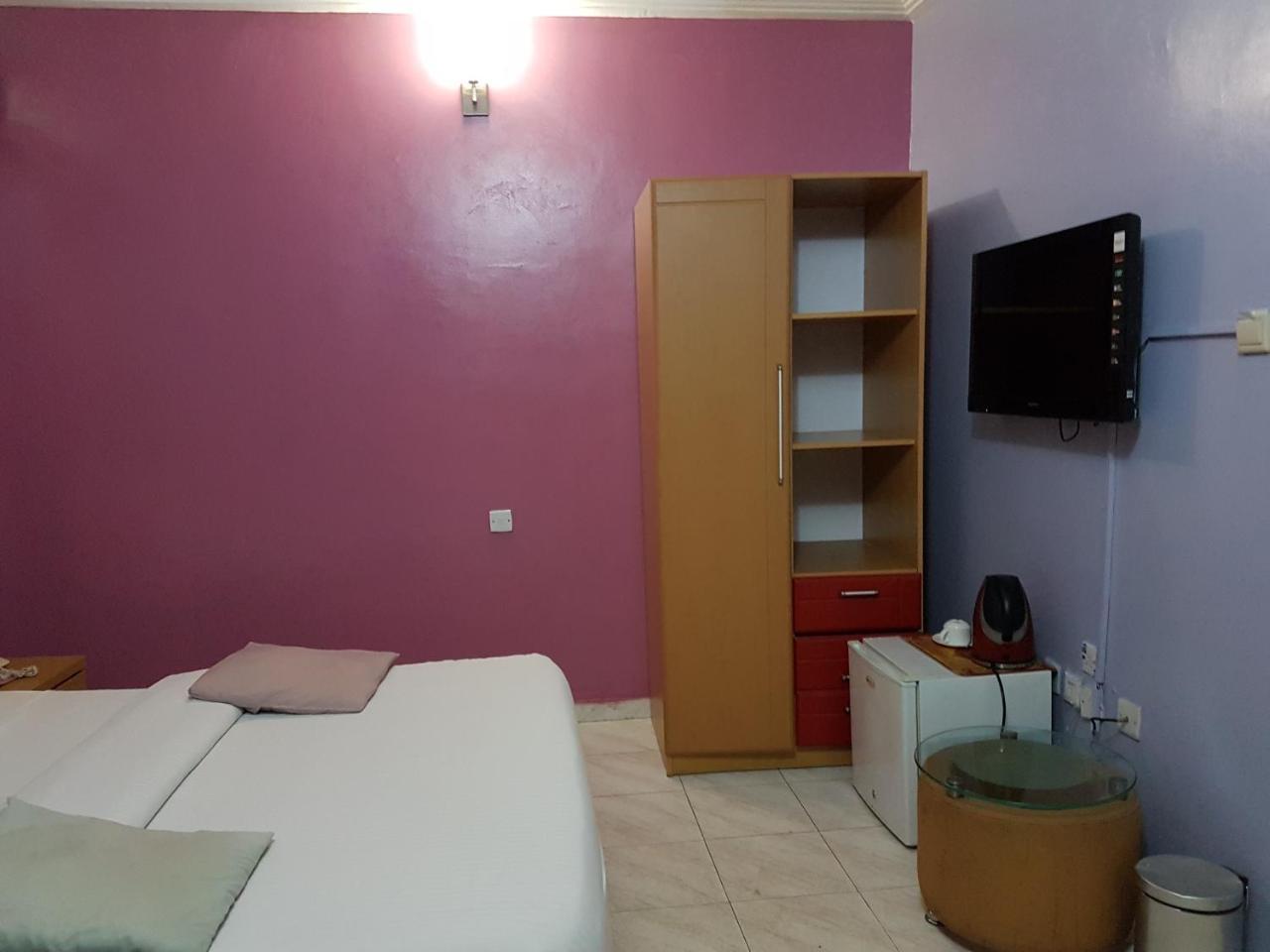 Chamcce Hotel Ajao Lagos Esterno foto