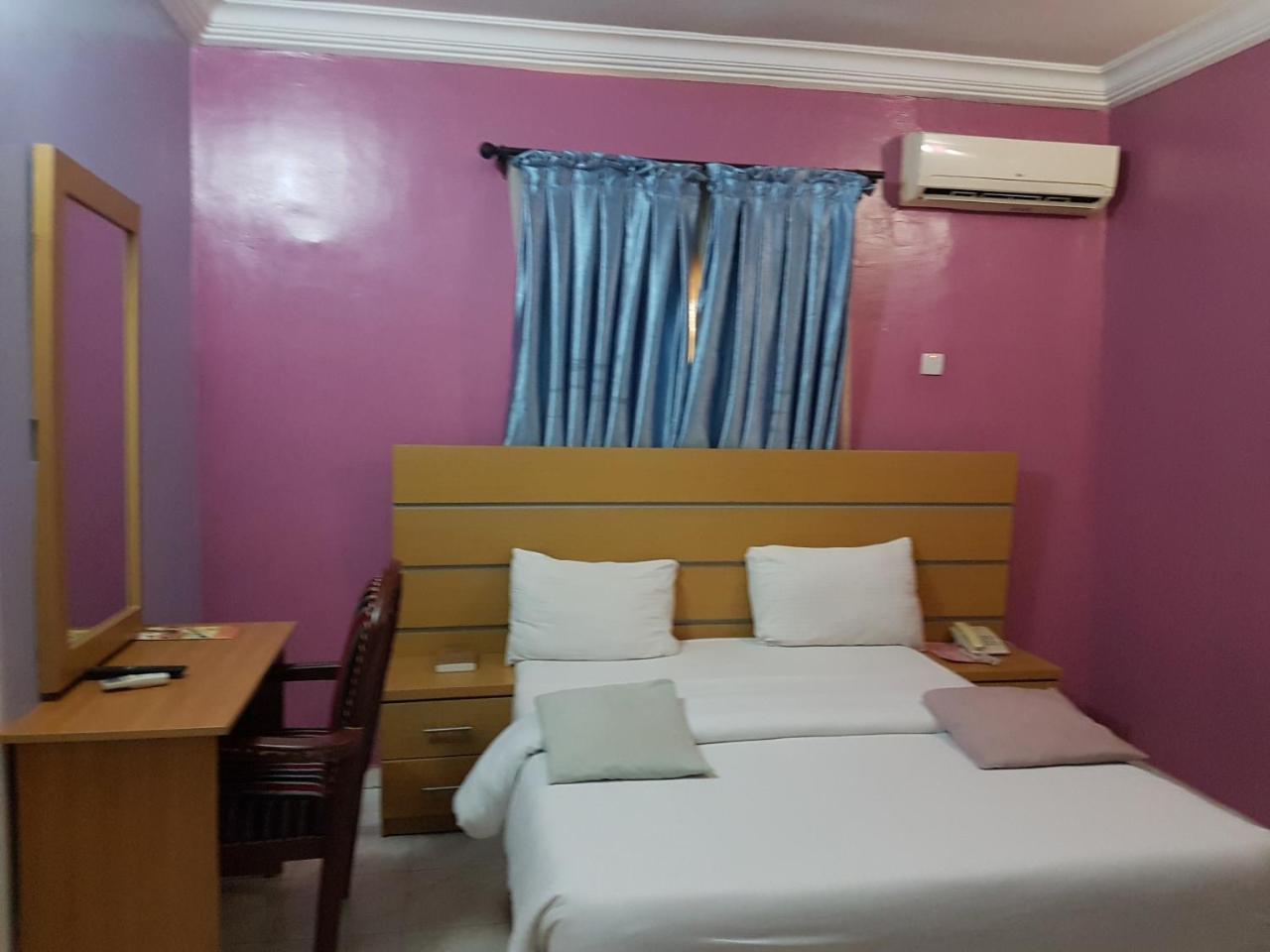 Chamcce Hotel Ajao Lagos Esterno foto