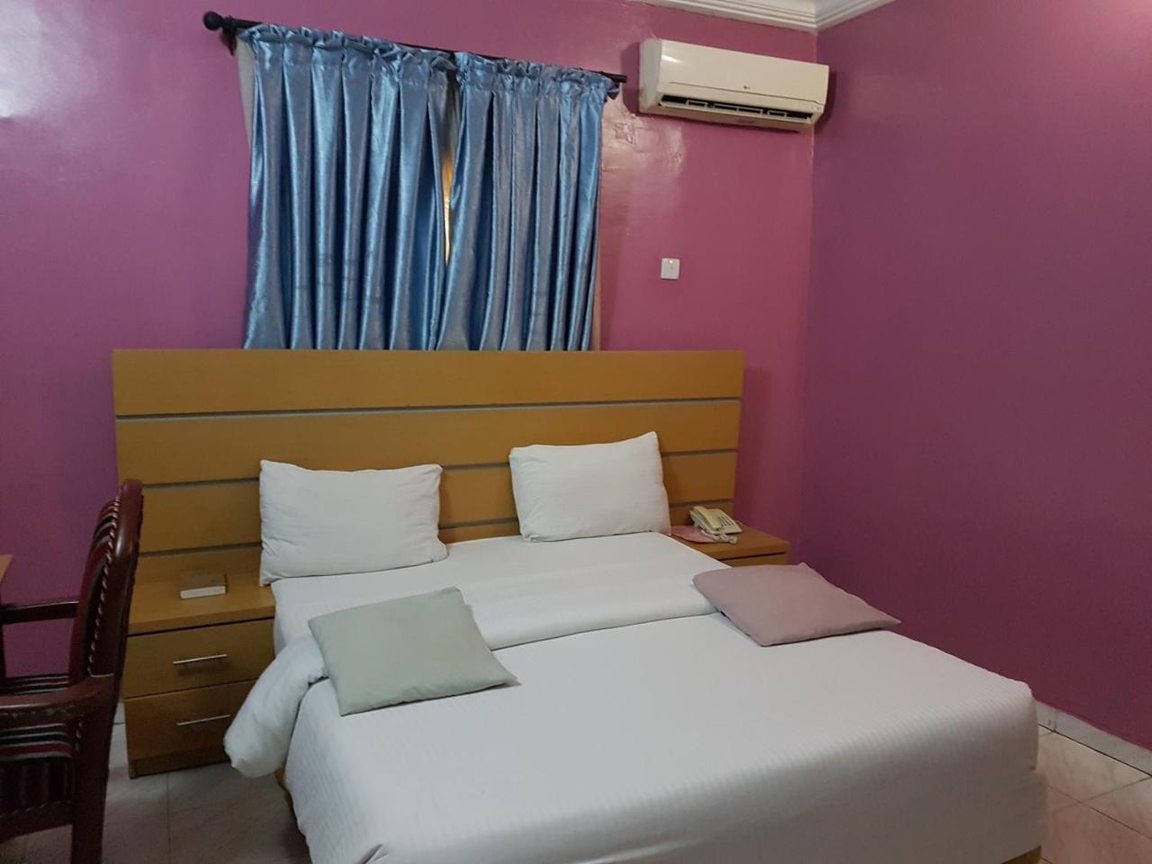 Chamcce Hotel Ajao Lagos Esterno foto