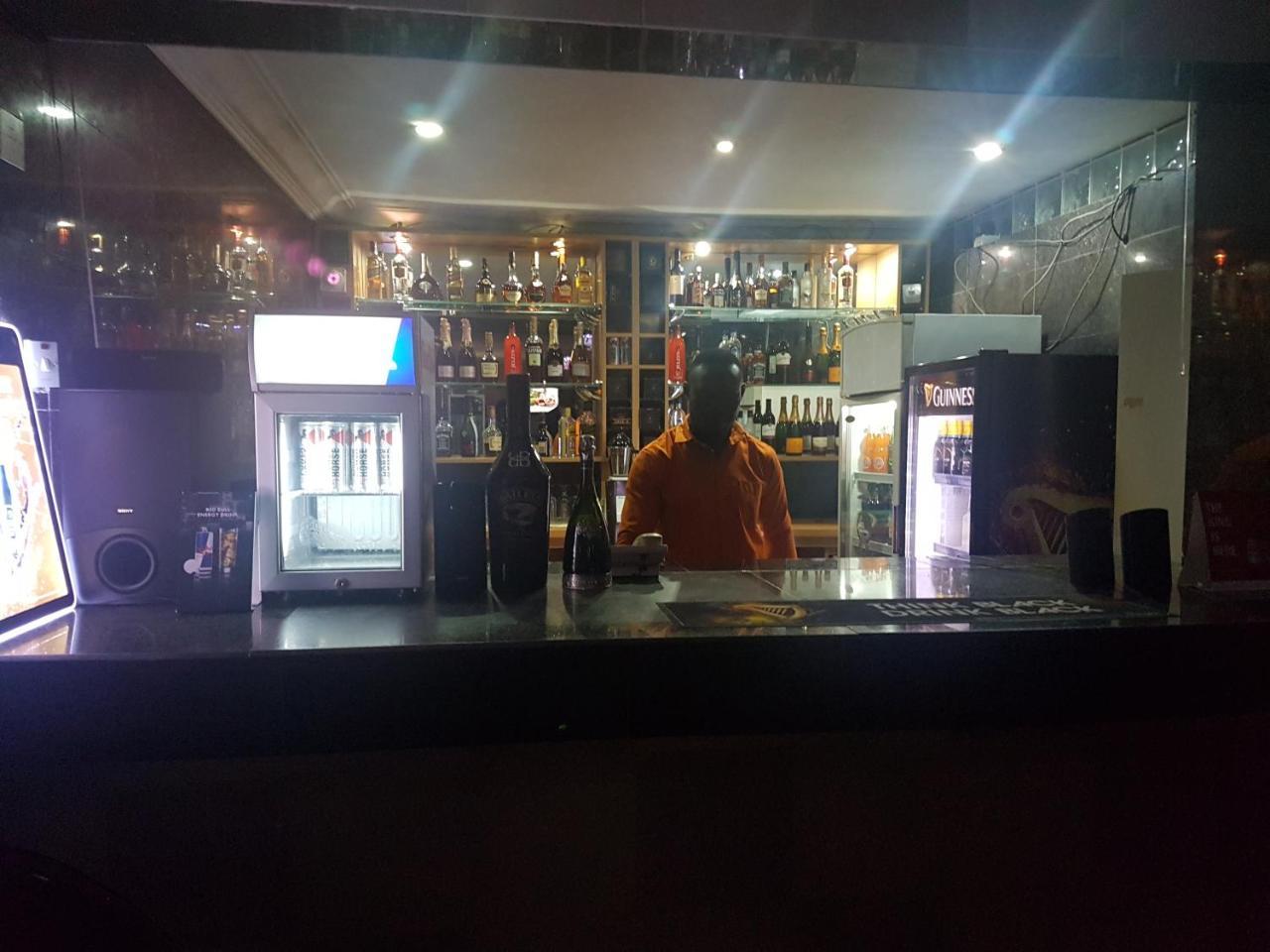 Chamcce Hotel Ajao Lagos Esterno foto