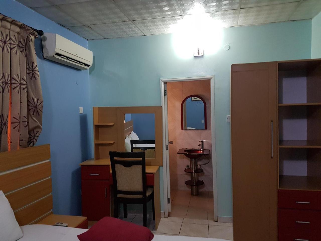 Chamcce Hotel Ajao Lagos Esterno foto