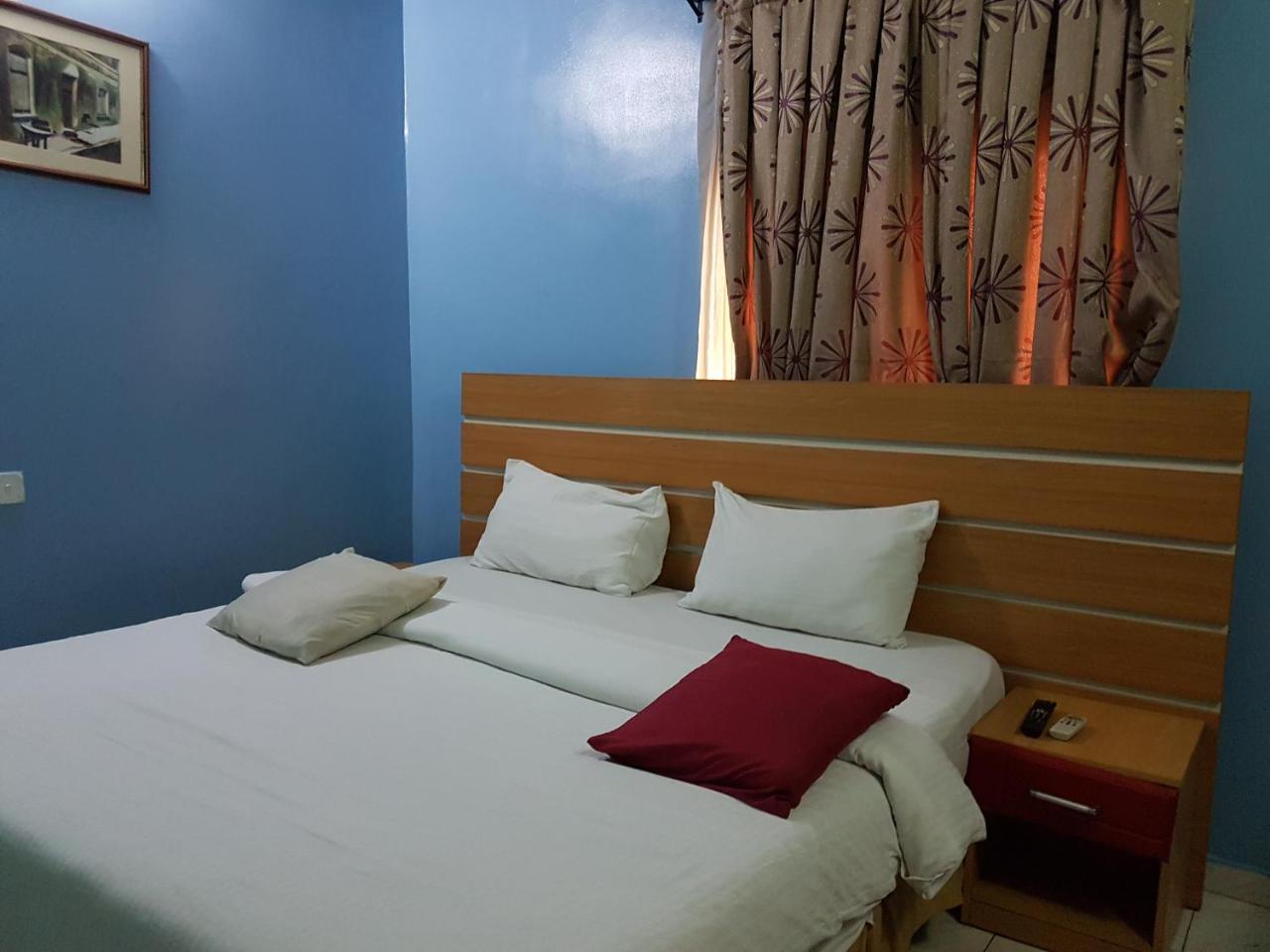 Chamcce Hotel Ajao Lagos Esterno foto