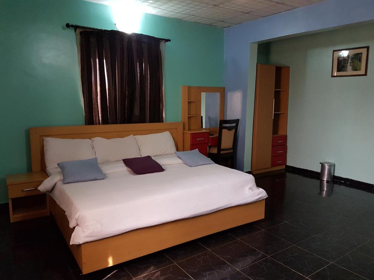 Chamcce Hotel Ajao Lagos Esterno foto
