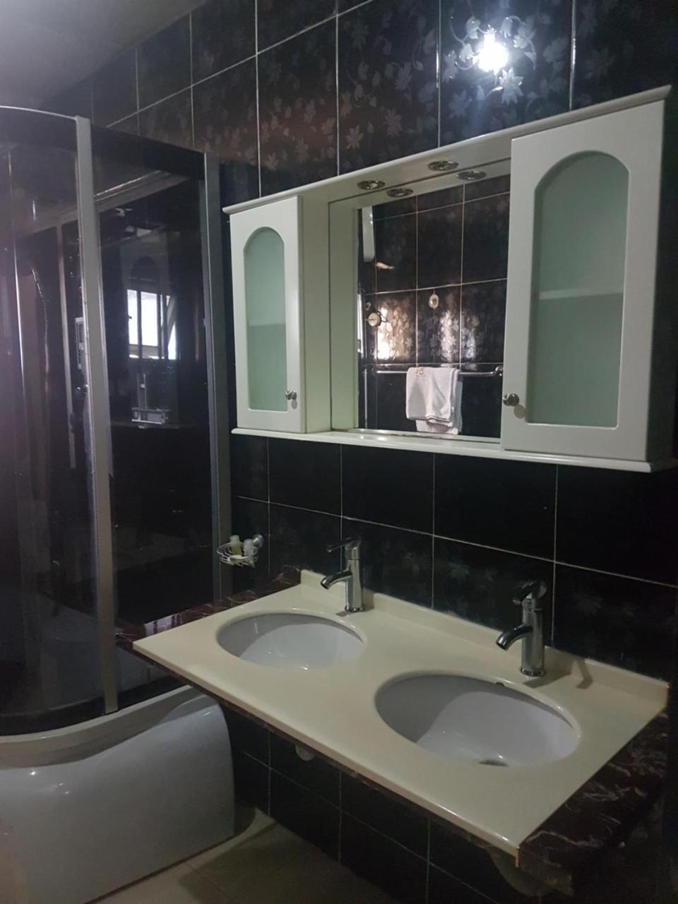 Chamcce Hotel Ajao Lagos Esterno foto