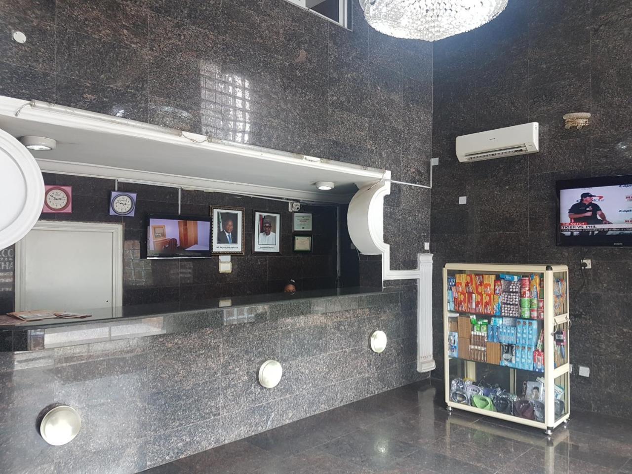 Chamcce Hotel Ajao Lagos Esterno foto