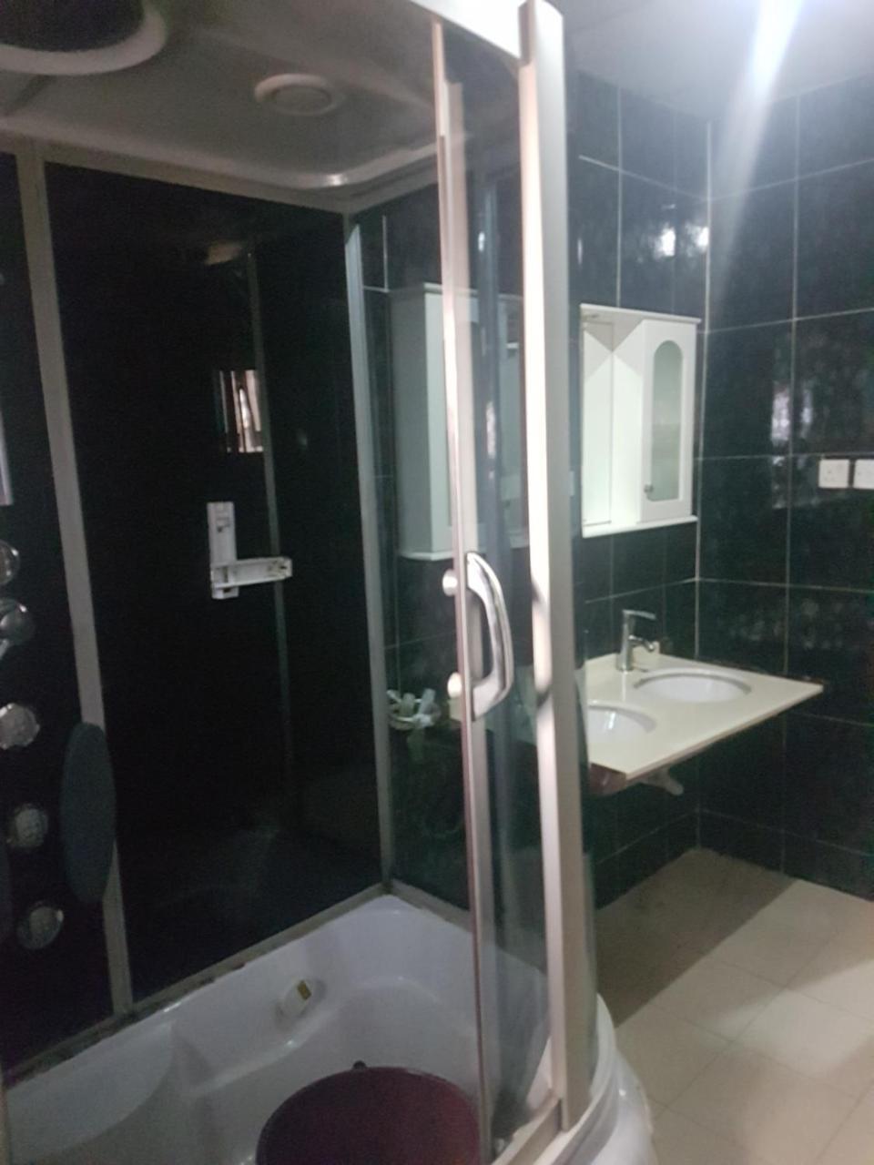 Chamcce Hotel Ajao Lagos Esterno foto